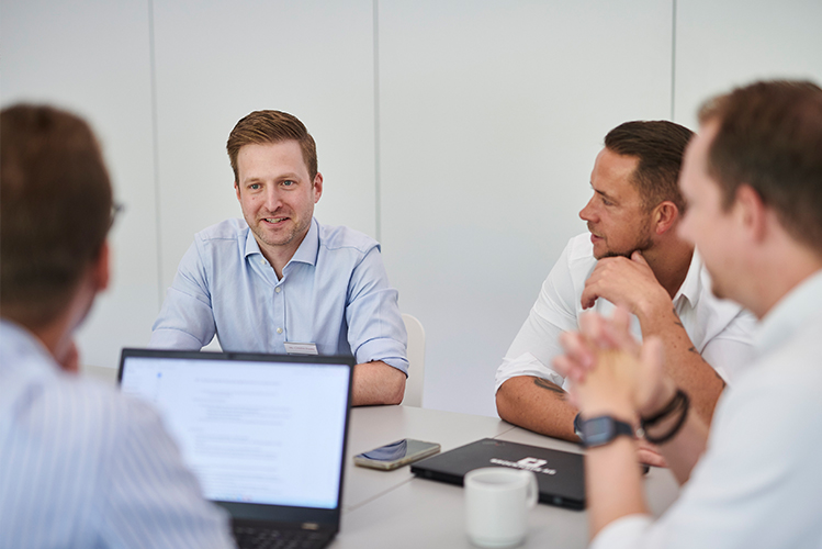 Lift-and-Shift Migration von On-Premises zu Microsoft Azure, verbessert Flexibilität, Skalierbarkeit und senkt Betriebskosten durch Cloud Computing.