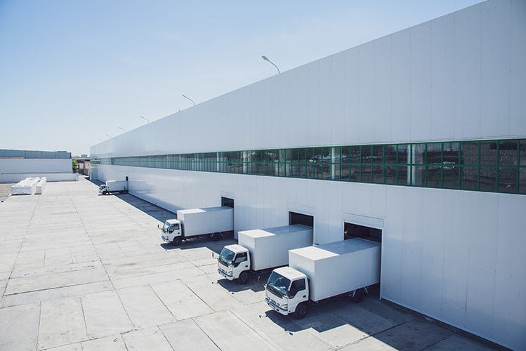 KI in der Logistik. Die ursprünglich manuelle Berechnung der zukünftigen Transportkosten kann nun durch ein automatisiertes und leicht anwendbares System ersetzt werden.