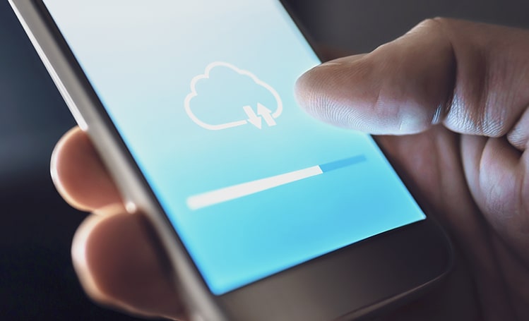 Mobile Cloud Anwendung lädt auf einem Smartphone