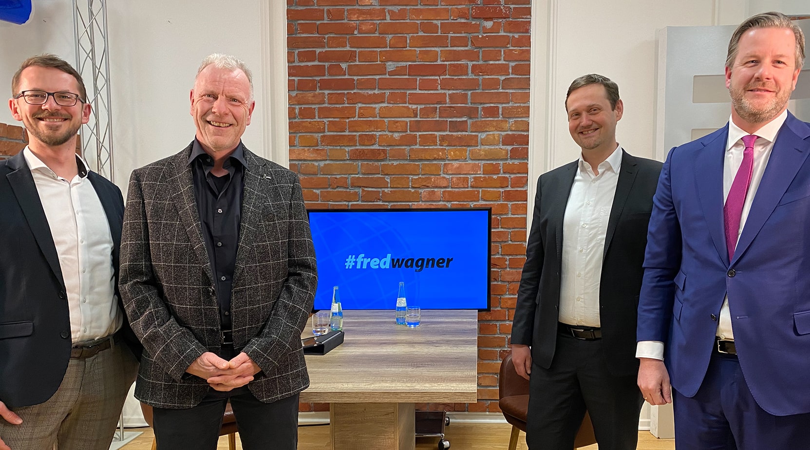 Oliver Schoeller im Interview mit Fred Wagner zum Nachhaltigkeitsmanagement in der Assekuranz - powered by BROCKHAUS AG